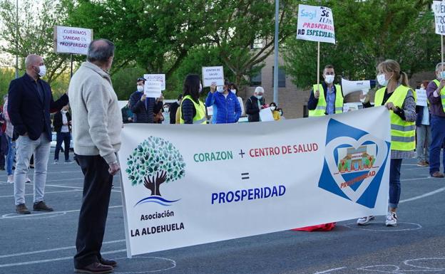 Vecinos de La Aldehuela en una concentración pasada reclamando el centro de Salud de Prosperidad.